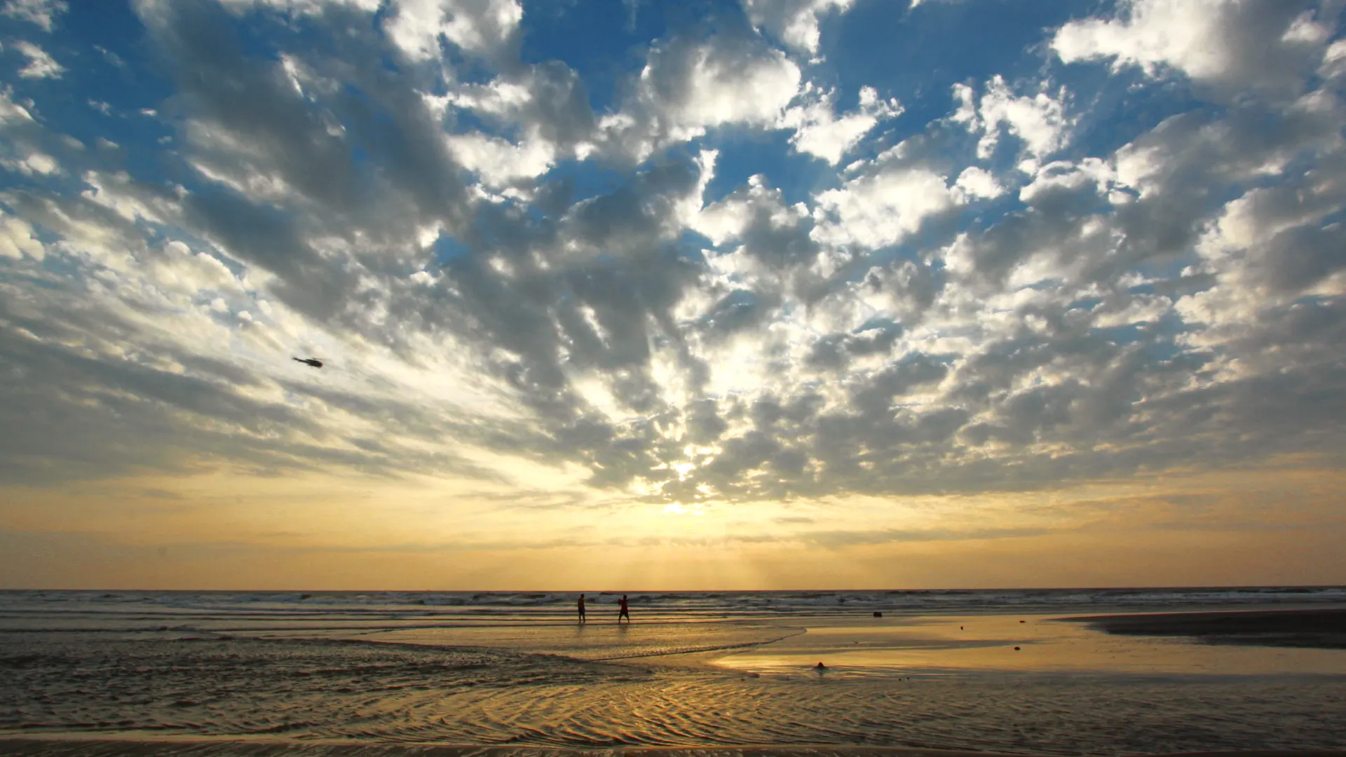 Rays Over the Tide